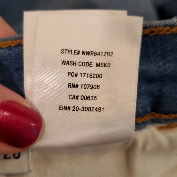 HudsonVivid Denim Raw-Hem Mini Skirt
Size 28 - Picture 6 of 12